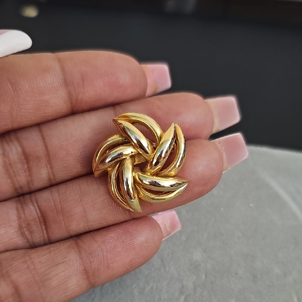 Vintage Pinwheel Flower Brooch